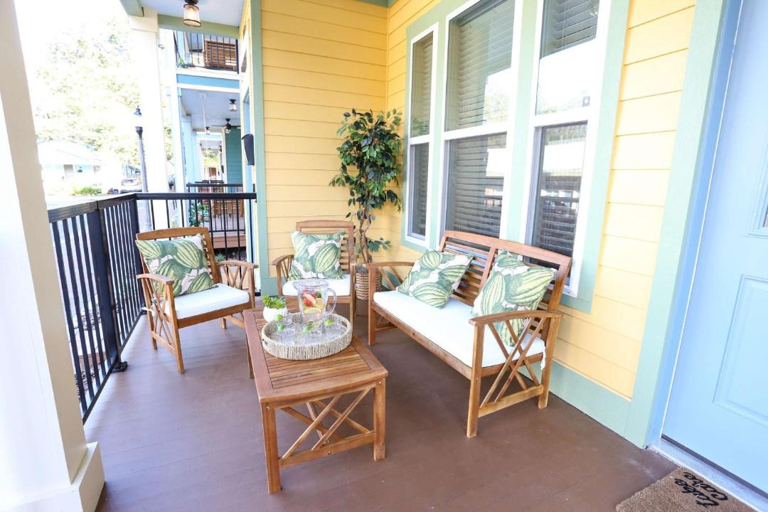 Photo of Patio Balcony in Pleasant Street