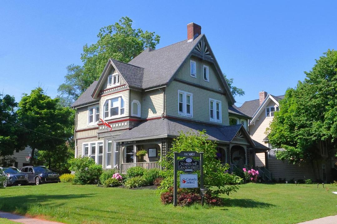 Photo of Others in Queens Square