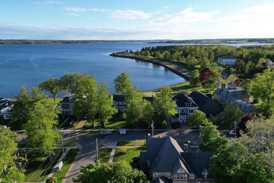 Photo of Others in Queens Square