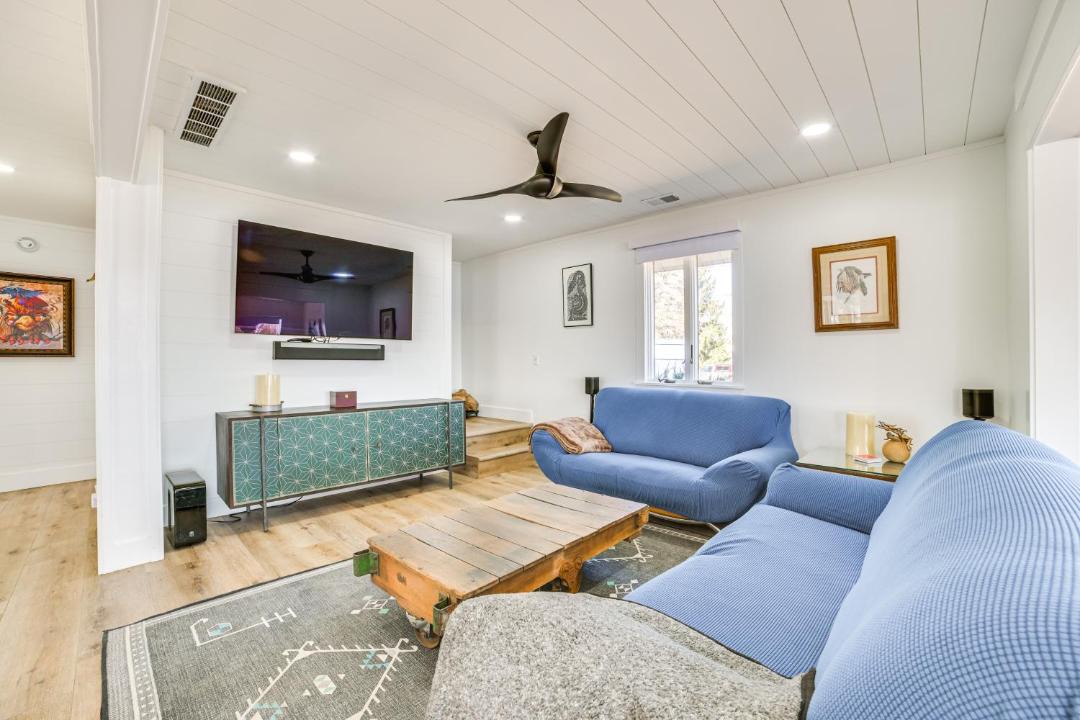 Photo of Livingroom in Long Lake