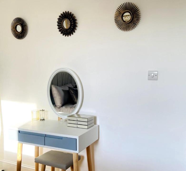 Photo of Others in De Beauvoir