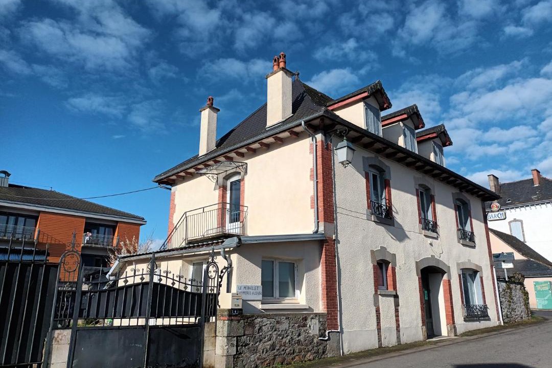 Photo of Buildings in Saint-Illide