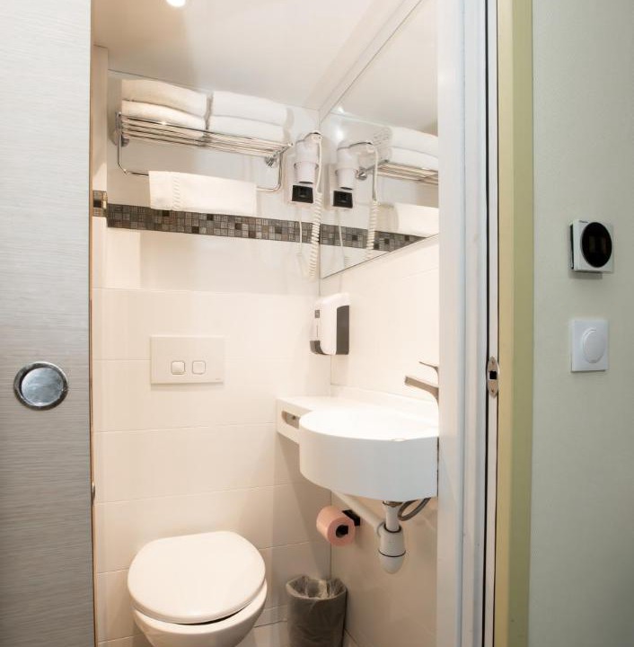 Photo of Bathroom in 18th Arrondissement