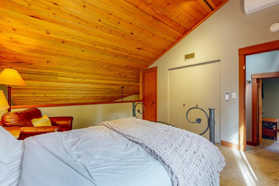 Photo of Bedroom in Black Butte Ranch