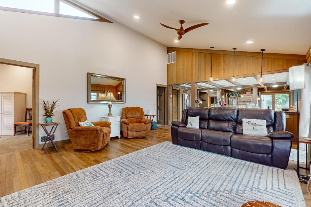 Photo of Others in Clinton