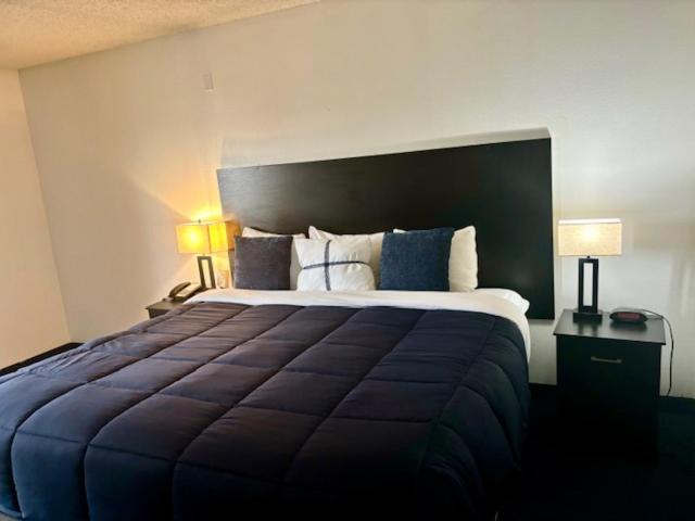 Photo of Bedroom in Outlook