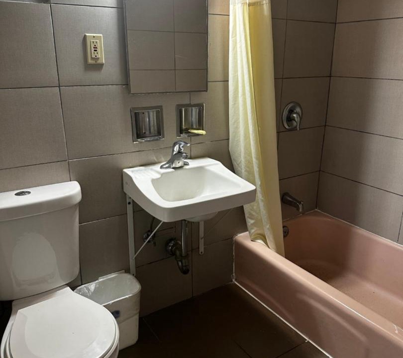 Photo of Bathroom in Budlong Woods