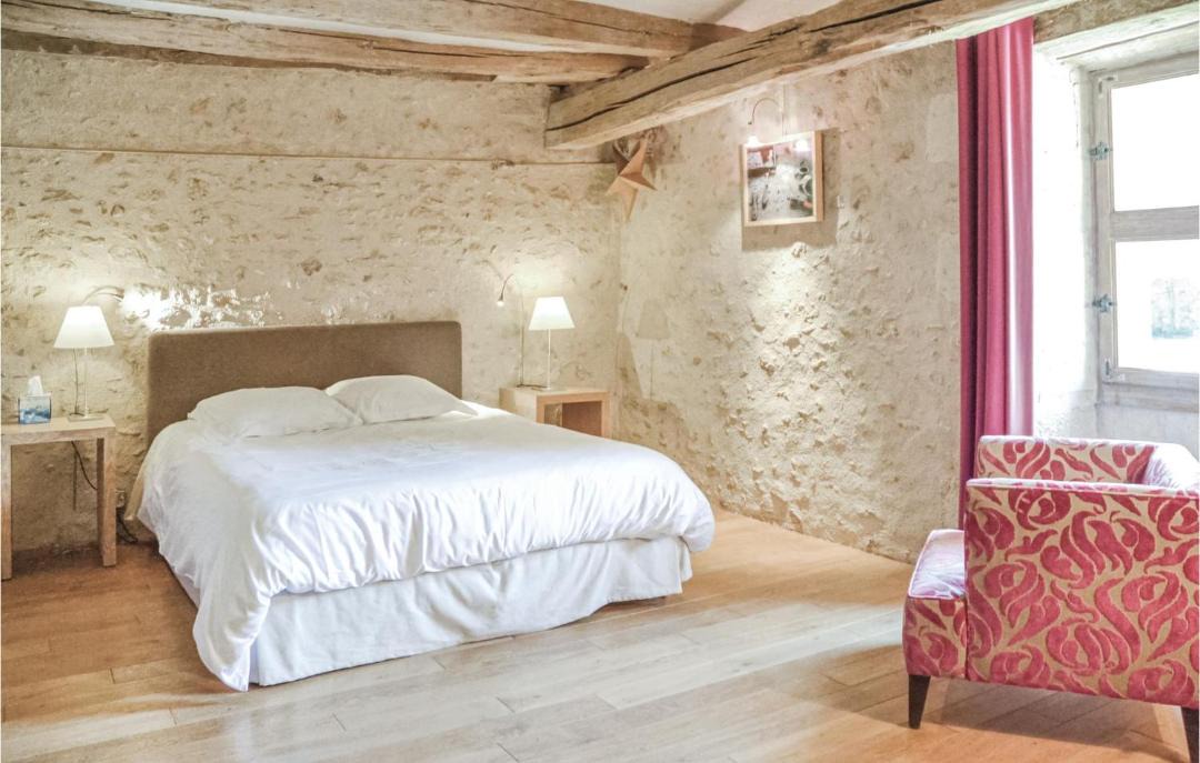 Photo of Bedroom in Cheille