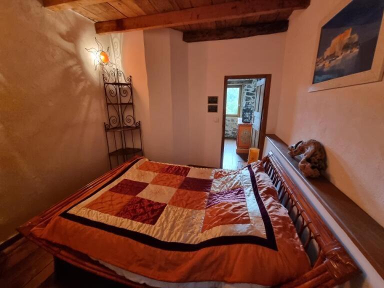 Photo of Bedroom in Evisa