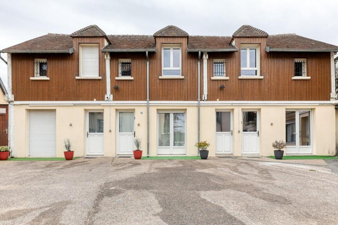 Photo of Others in Etampes