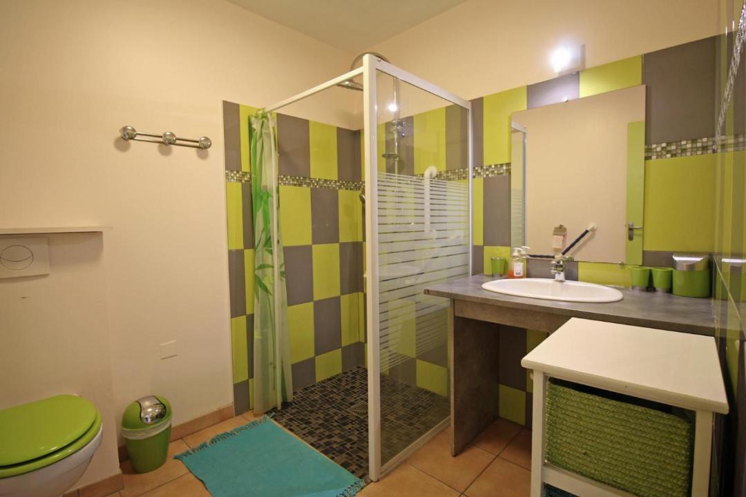 Photo of Bathroom in Eyjeaux