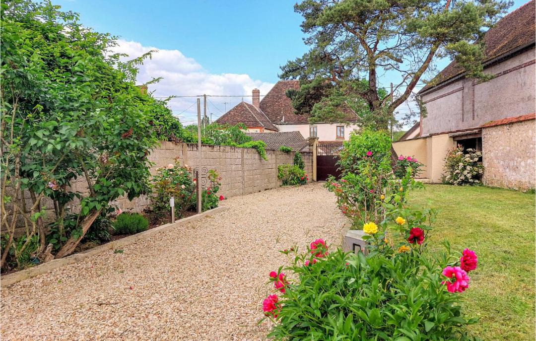 Photo of Others in Etigny