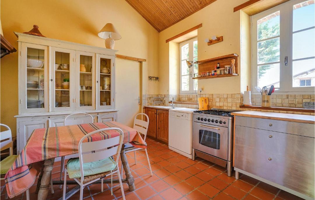 Photo of Kitchen in Nieul-le-Dolent