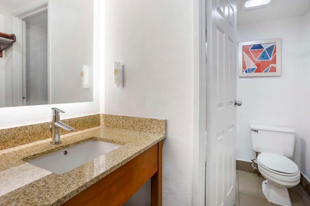 Photo of Bathroom in Edgewater