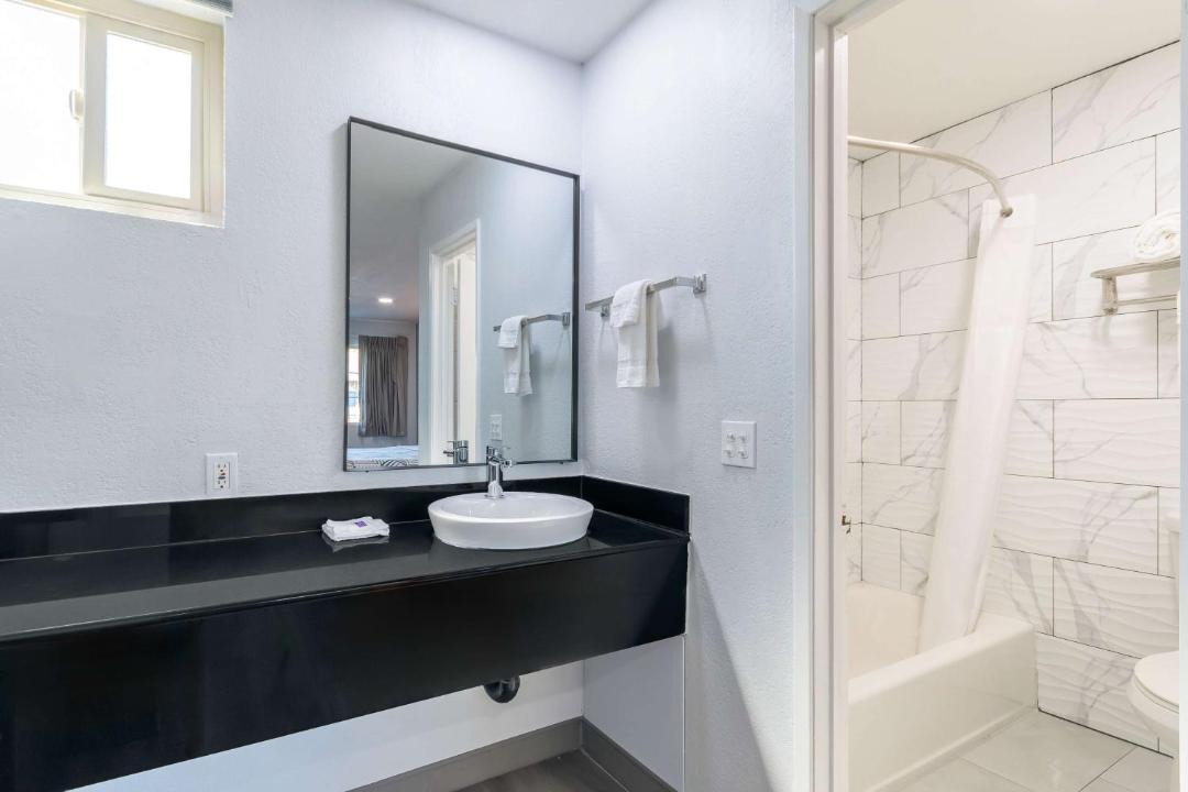 Photo of Bathroom in Willows