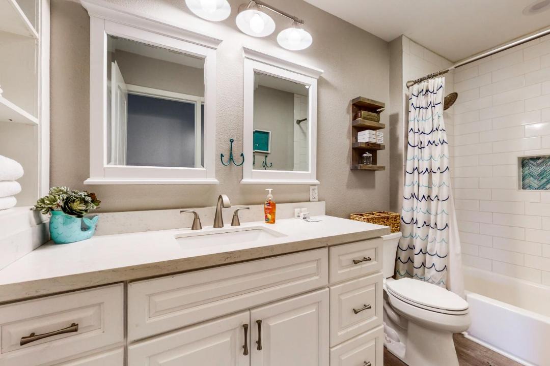 Photo of Bathroom in Harbor Oaks