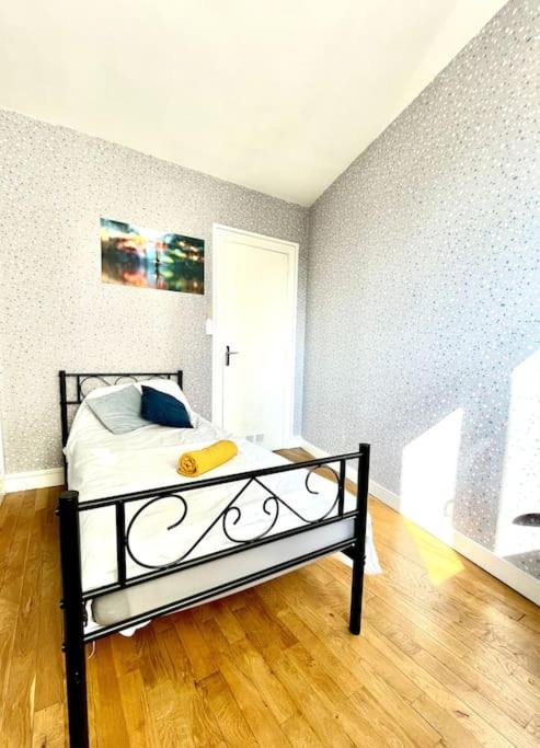 Photo of Bedroom in Chalon-sur-Saone
