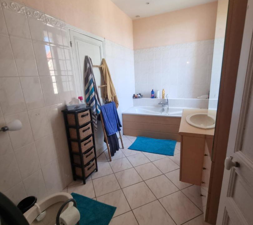 Photo of Bathroom in Vernou-la-Celle-sur-Seine