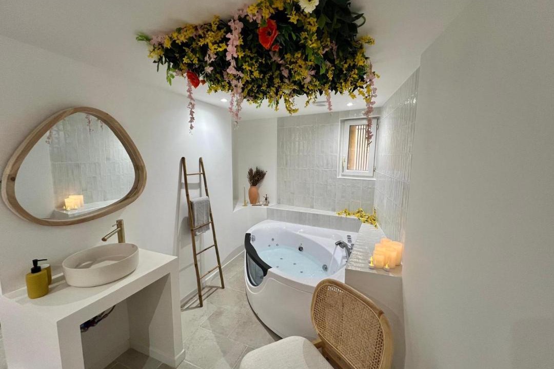 Photo of Bathroom in Clemenceau