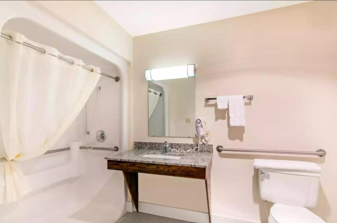 Photo of Bathroom in Carthage