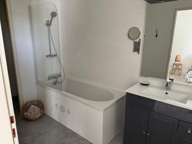 Photo of Bathroom in Caraman