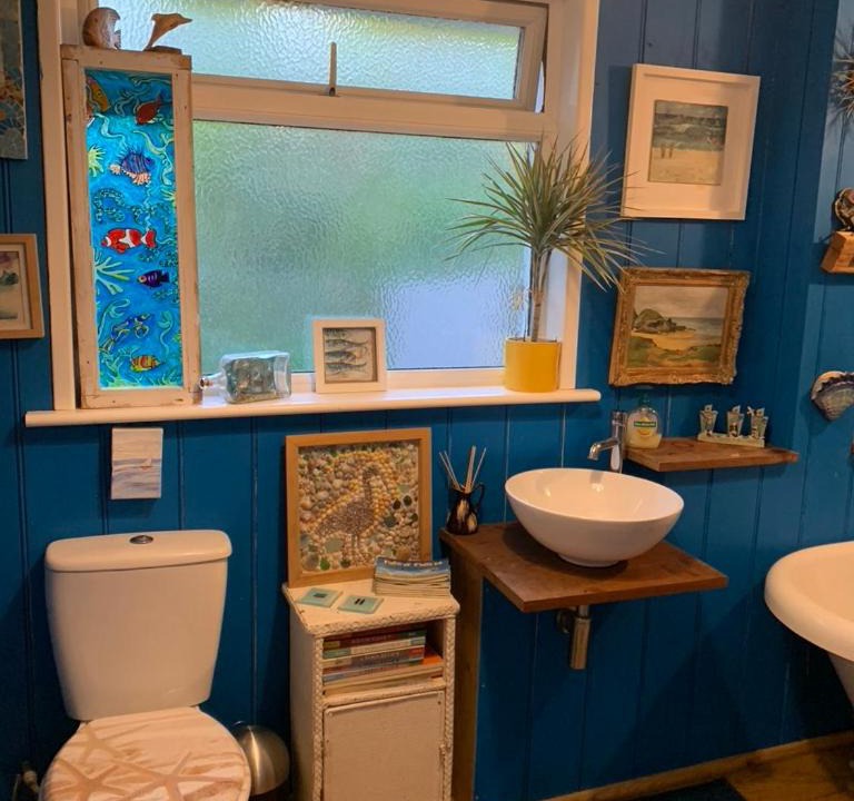 Photo of Bathroom in Helford Passage