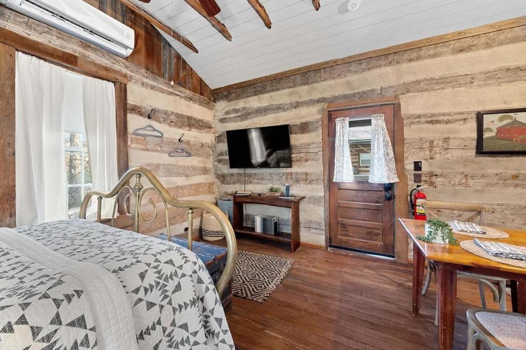 Photo of Bedroom in Augusta