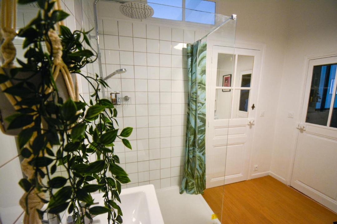 Photo of Bathroom in Les Arceaux