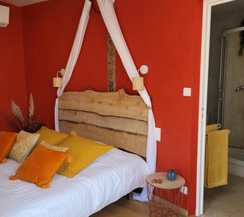 Photo of Bedroom in Castelnau-de-Montmiral