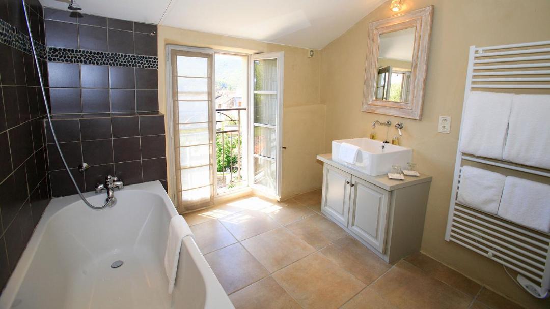 Photo of Bathroom in Herepian