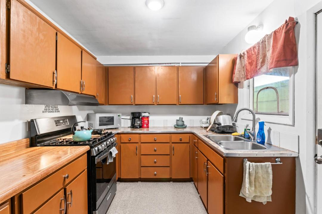Photo of Kitchen in Russian Jack Park