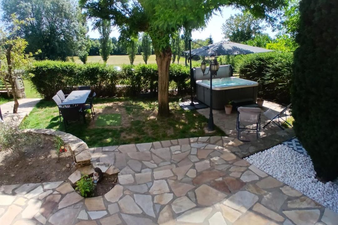 Photo of Others in Auriac-Lagast