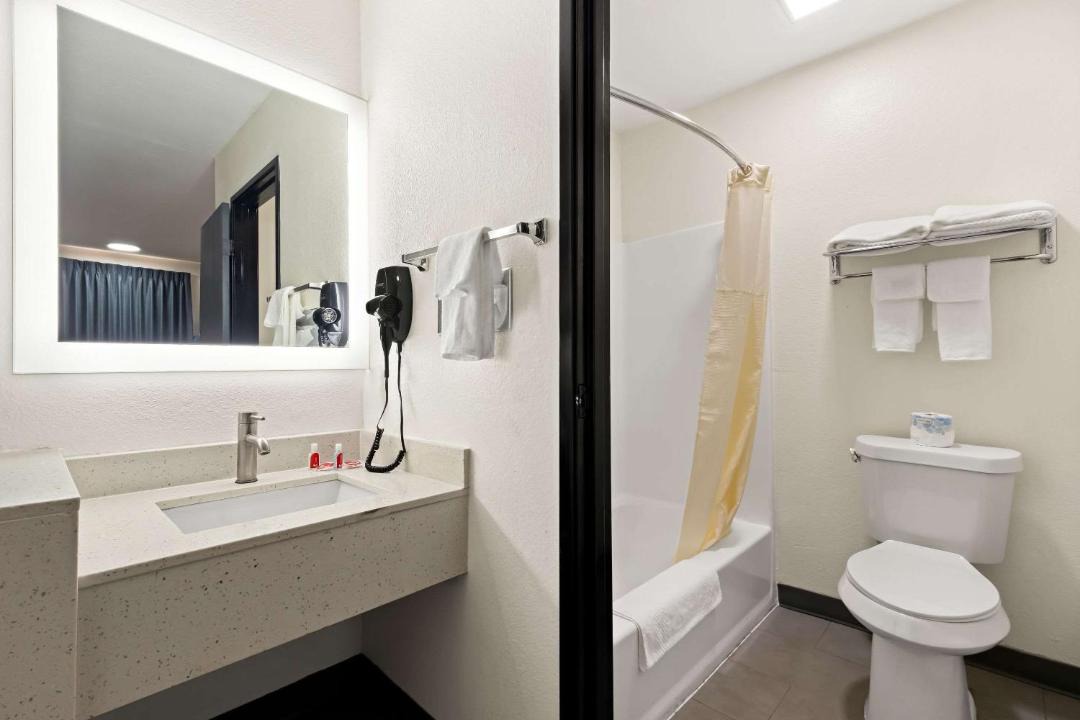 Photo of Bathroom in Dumas