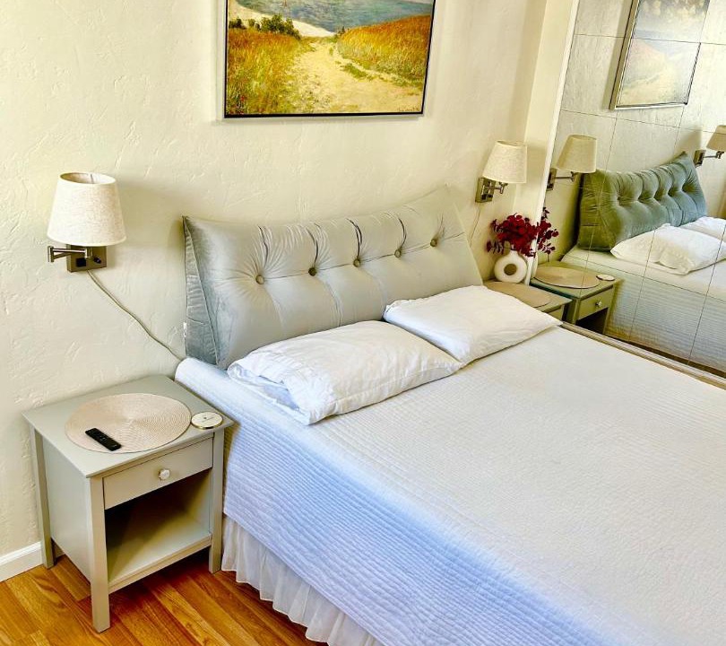 Photo of Bedroom in Amazon