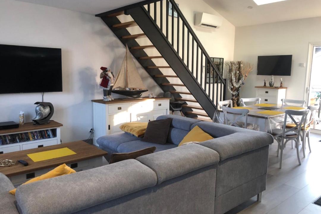 Photo of Livingroom in Champagne-les-Marais