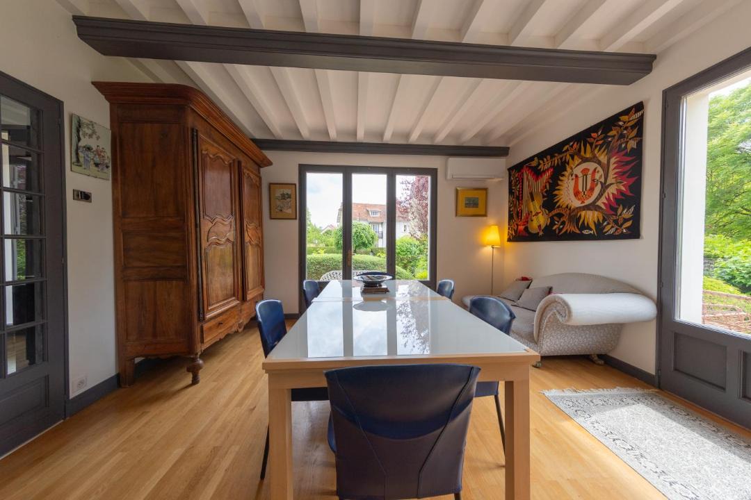 Photo of Others in Voiteur