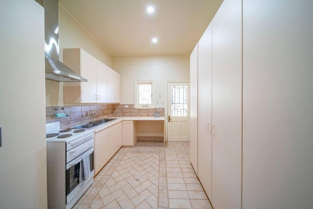 Photo of Kitchen in Maslin Beach