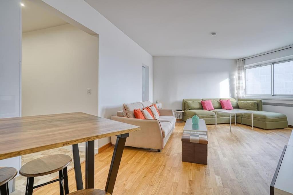 Photo of Others in Grenelle