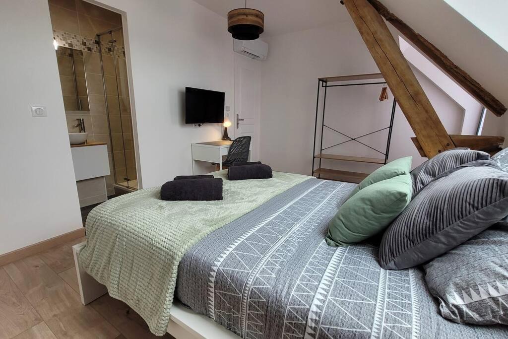 Photo of Bedroom in Romilly-sur-Seine