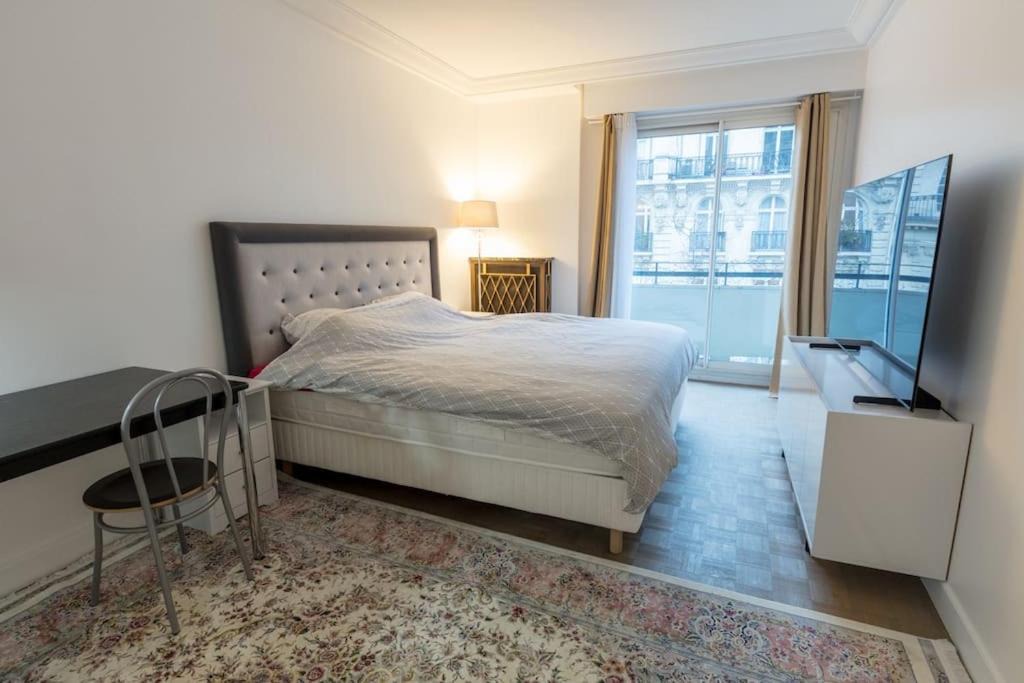 Photo of Bedroom in Chaillot