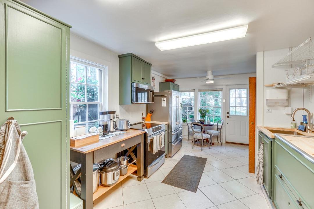 Photo of Kitchen in Leesburg's Old and Historic District