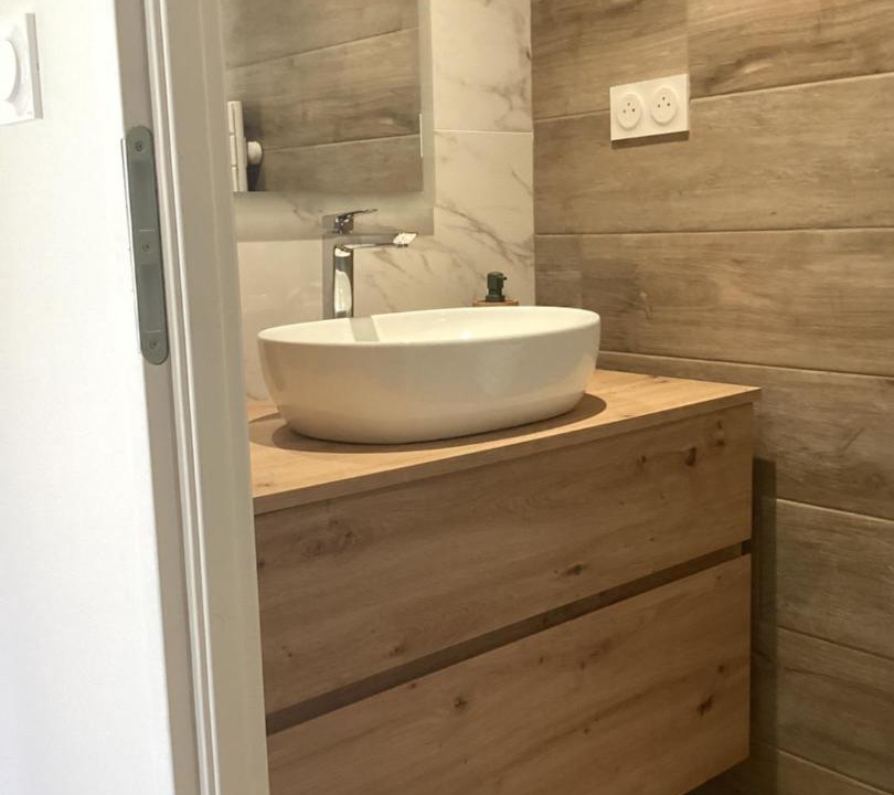 Photo of Bathroom in Neuville-les-Dames