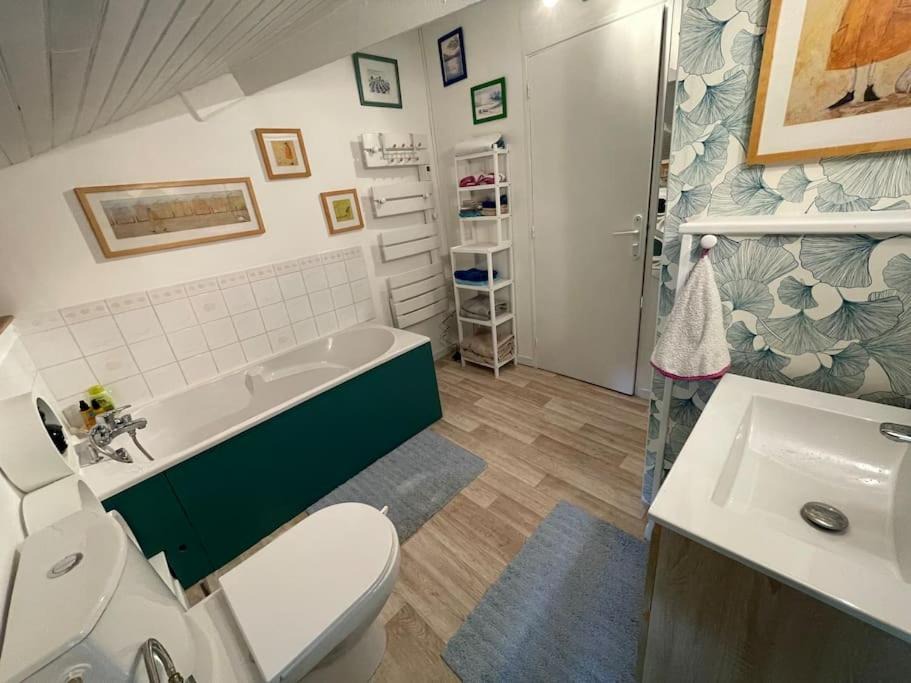 Photo of Bathroom in Lavalette Tude Dronne