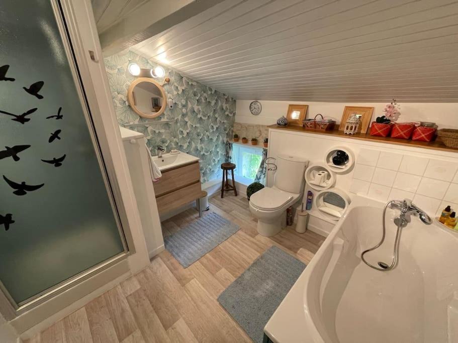 Photo of Bathroom in Lavalette Tude Dronne