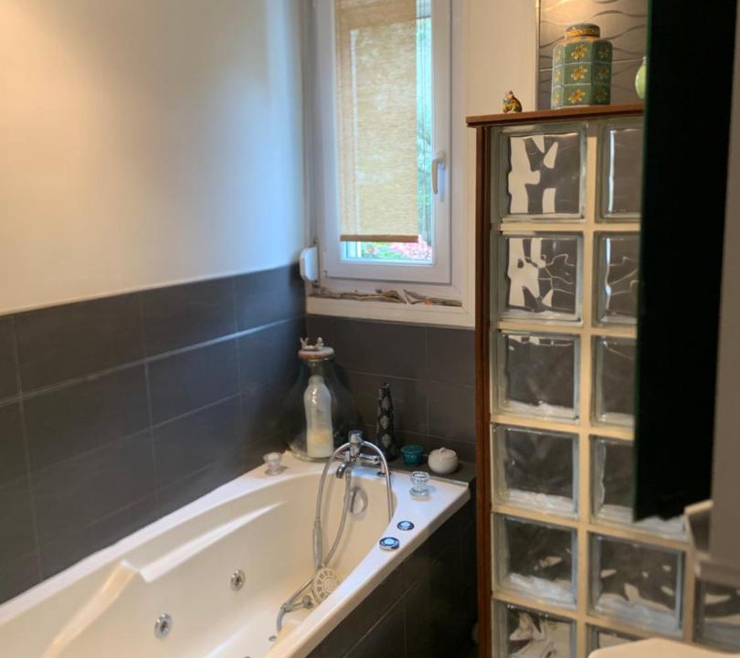 Photo of Bathroom in Beaurepaire