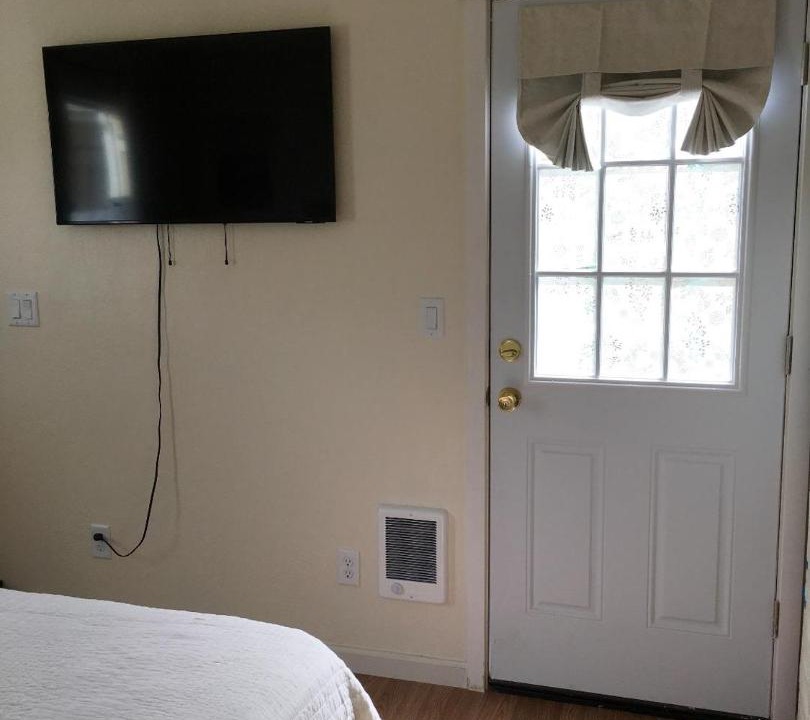 Photo of Bedroom in Amazon