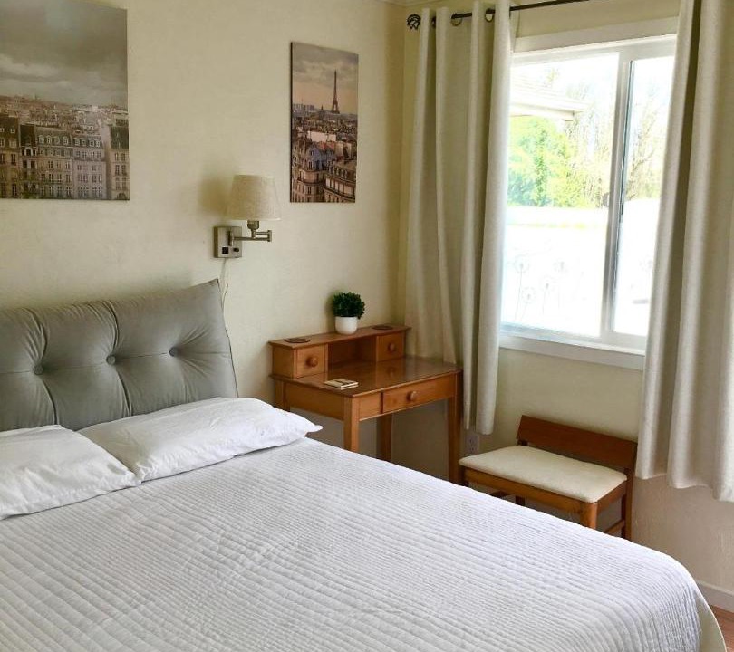 Photo of Bedroom in Amazon