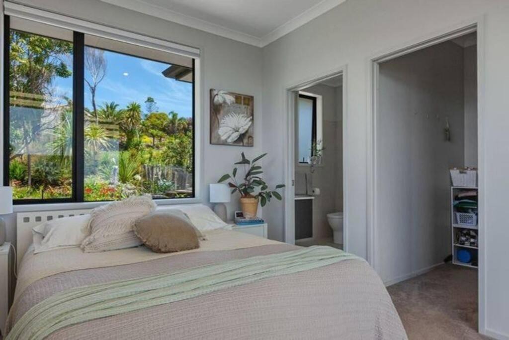 Photo of Bedroom in Cable Bay