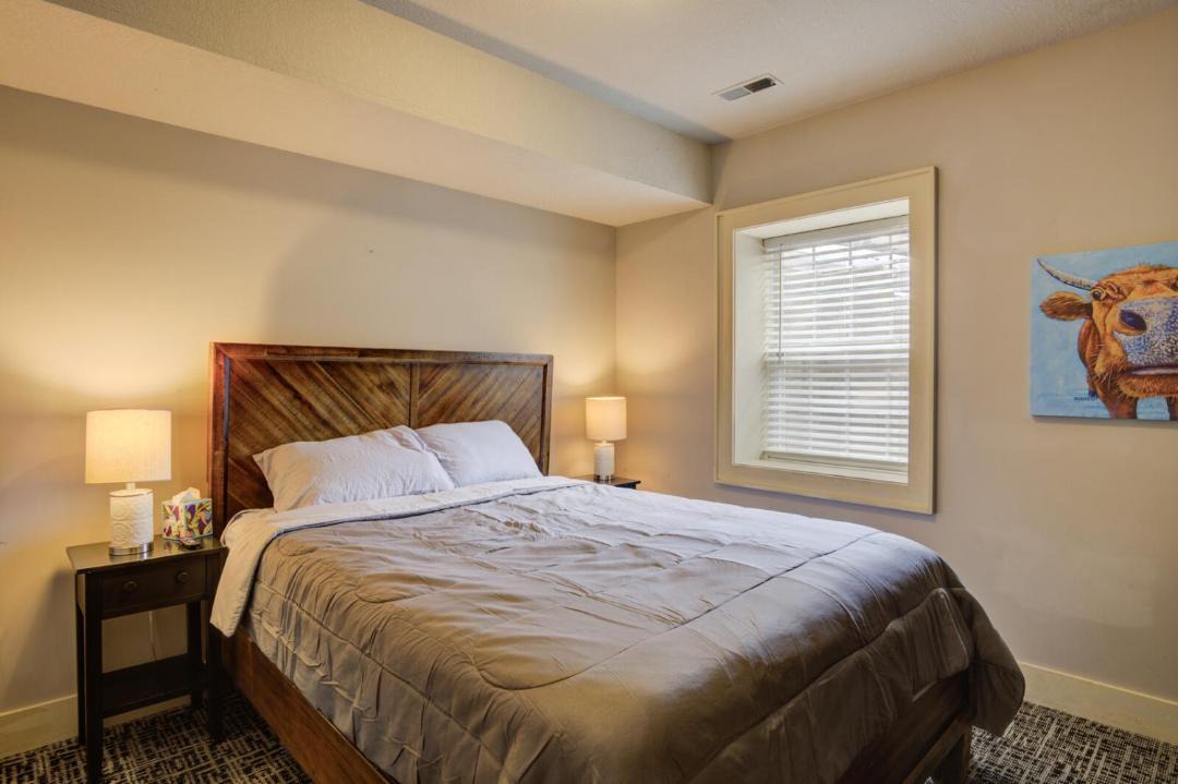 Photo of Bedroom in West Plaza