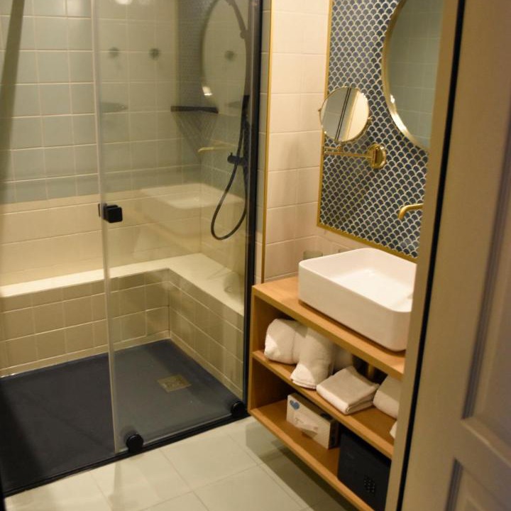 Photo of Bathroom in Maurepas